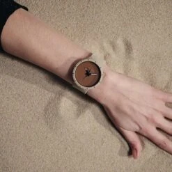 Swatch BIG BOLD BIOCERAMIC DESERT SB03C101 Unisexuhr -Swatch || Tissot Verkäufe 82e00d7a cf6e 48da a6af f308edd1567e