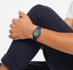 Swatch CYCLES OF INDIGO SO28N403 Unisexuhr -Swatch || Tissot Verkäufe f9418f38 de5e 4d29 b606 4d416097bf91